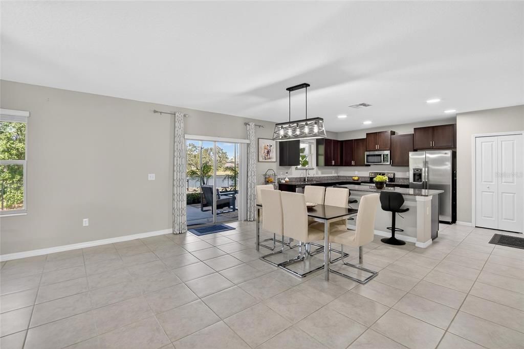 待售: $425,000 (4 贝兹, 2 浴室, 2635 平方英尺)