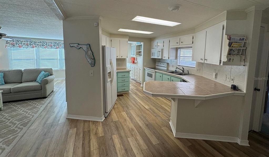 待售: $224,000 (2 贝兹, 2 浴室, 1080 平方英尺)