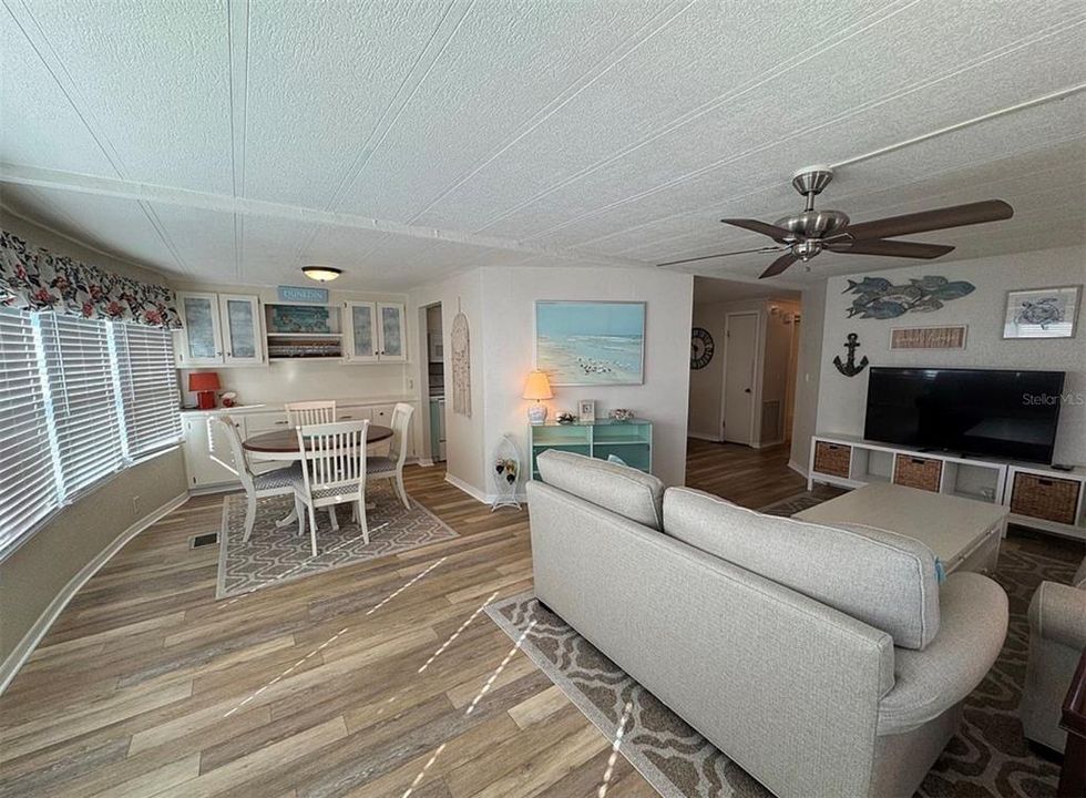 待售: $224,000 (2 贝兹, 2 浴室, 1080 平方英尺)