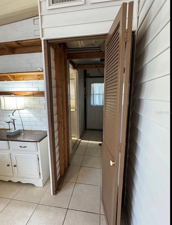 待售: $224,000 (2 贝兹, 2 浴室, 1080 平方英尺)