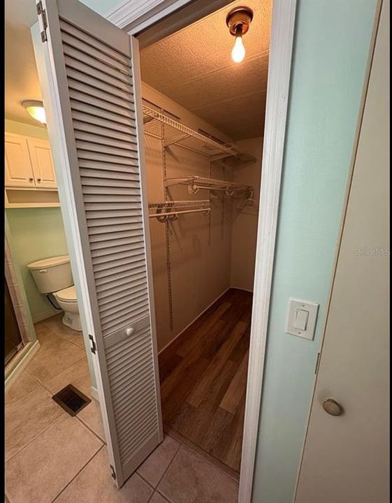 待售: $224,000 (2 贝兹, 2 浴室, 1080 平方英尺)