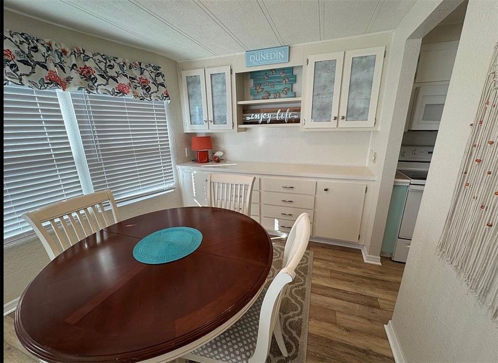 待售: $224,000 (2 贝兹, 2 浴室, 1080 平方英尺)