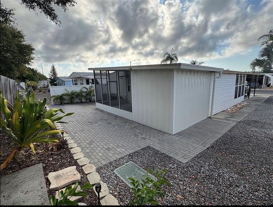 待售: $224,000 (2 贝兹, 2 浴室, 1080 平方英尺)