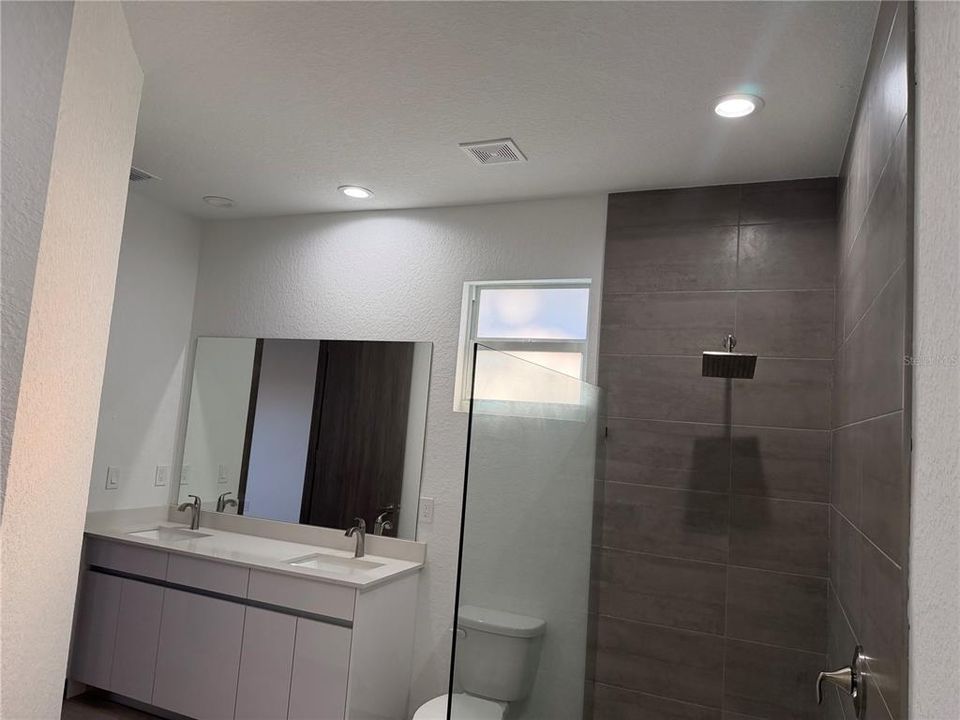 For Rent: $2,000 (3 beds, 2 baths, 1496 Square Feet)