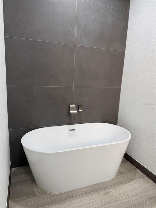 For Rent: $2,000 (3 beds, 2 baths, 1496 Square Feet)