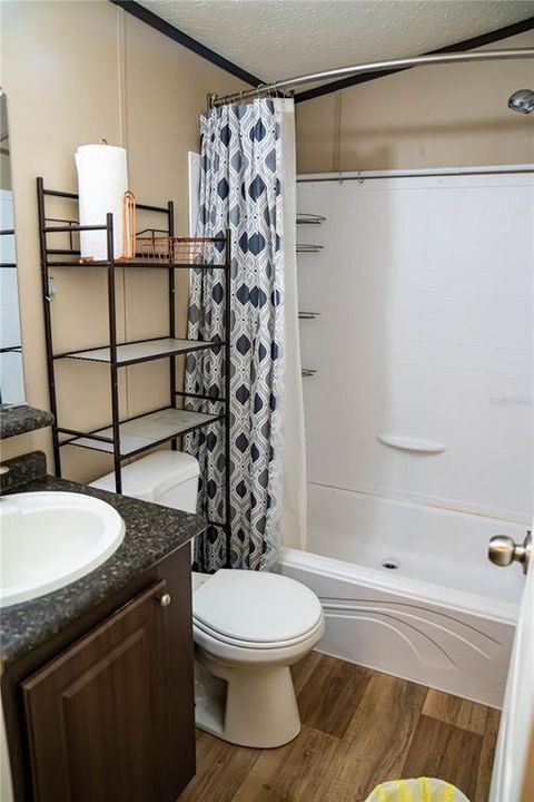 For Sale: $200,000 (3 beds, 2 baths, 1056 Square Feet)