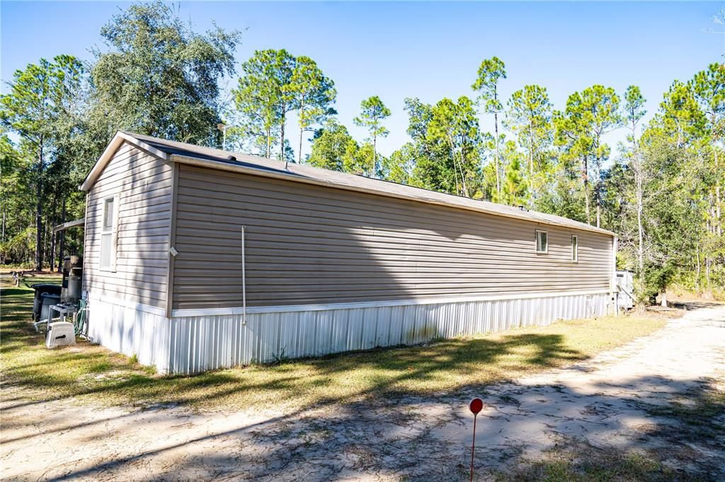 For Sale: $200,000 (3 beds, 2 baths, 1056 Square Feet)