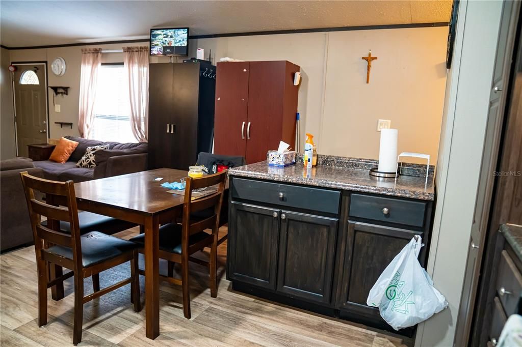 For Sale: $200,000 (3 beds, 2 baths, 1056 Square Feet)