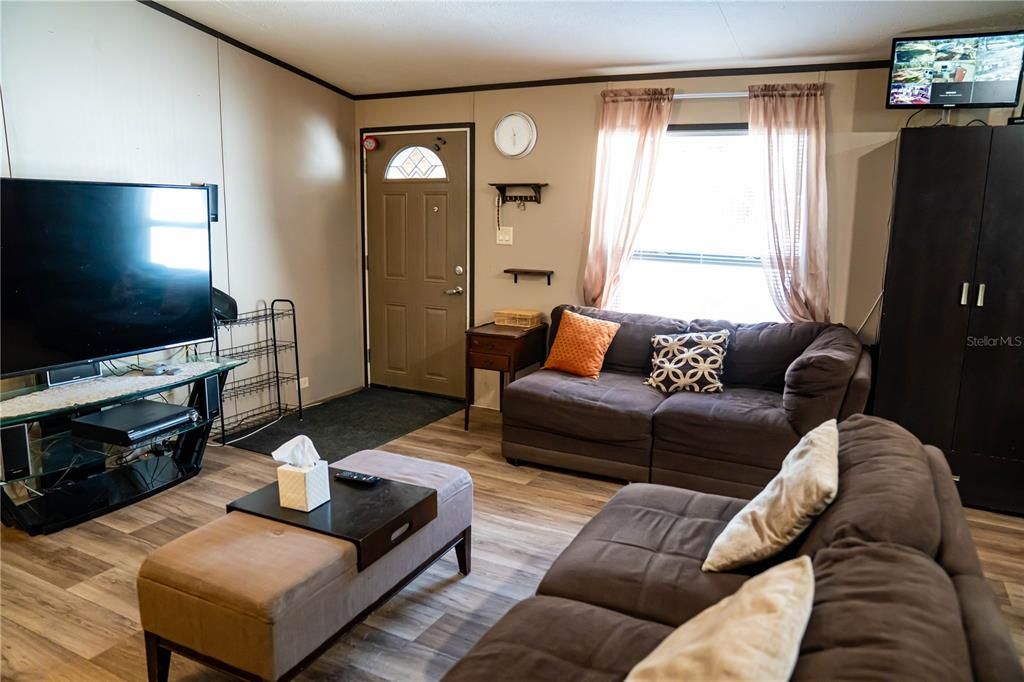 For Sale: $200,000 (3 beds, 2 baths, 1056 Square Feet)