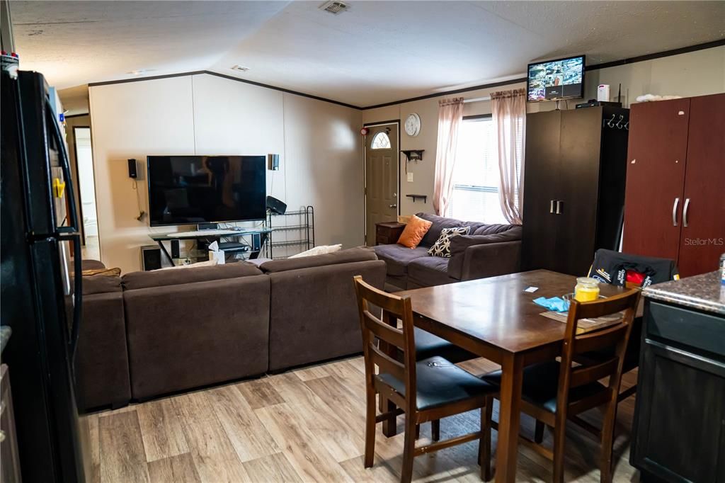 For Sale: $200,000 (3 beds, 2 baths, 1056 Square Feet)