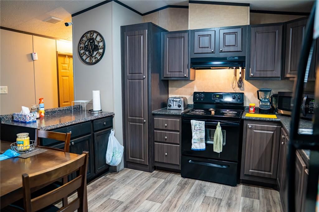 For Sale: $200,000 (3 beds, 2 baths, 1056 Square Feet)