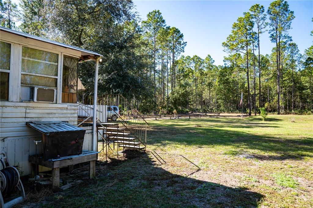 For Sale: $200,000 (3 beds, 2 baths, 1056 Square Feet)