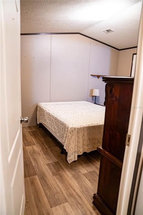 For Sale: $200,000 (3 beds, 2 baths, 1056 Square Feet)