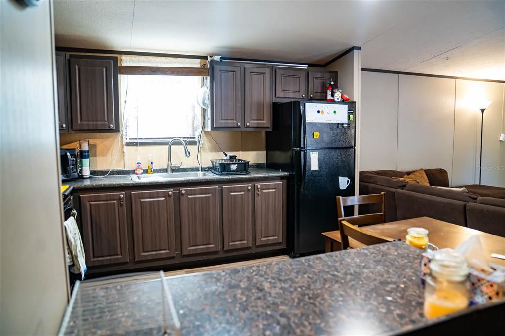 For Sale: $200,000 (3 beds, 2 baths, 1056 Square Feet)