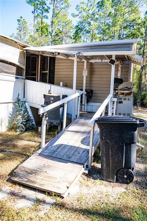 For Sale: $200,000 (3 beds, 2 baths, 1056 Square Feet)