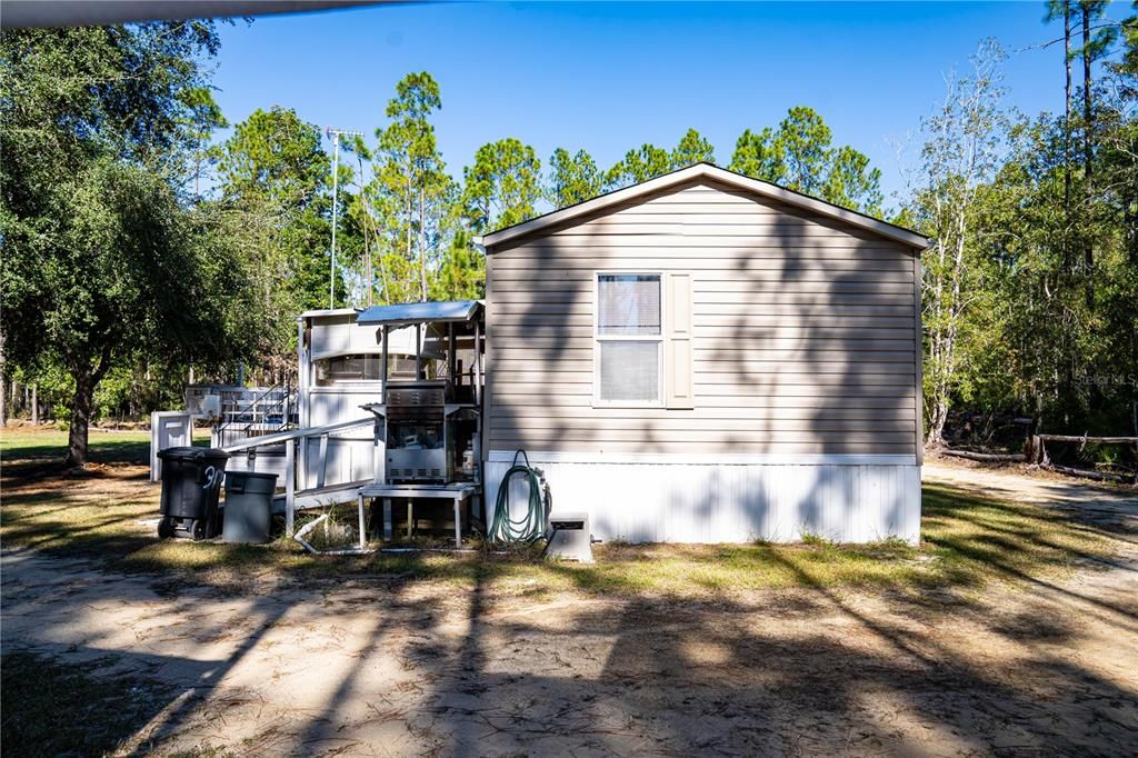 For Sale: $200,000 (3 beds, 2 baths, 1056 Square Feet)