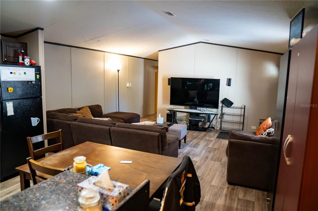 For Sale: $200,000 (3 beds, 2 baths, 1056 Square Feet)