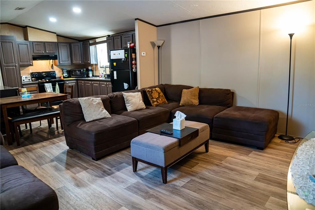 For Sale: $200,000 (3 beds, 2 baths, 1056 Square Feet)