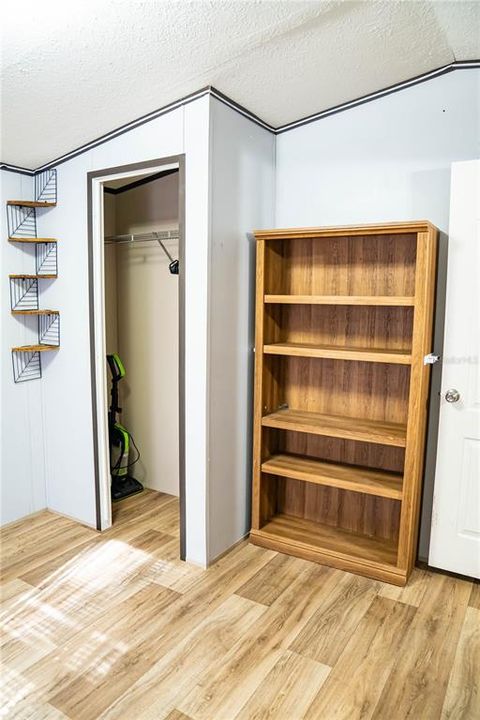 For Sale: $200,000 (3 beds, 2 baths, 1056 Square Feet)