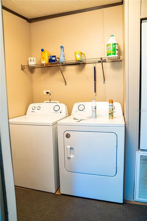 For Sale: $200,000 (3 beds, 2 baths, 1056 Square Feet)