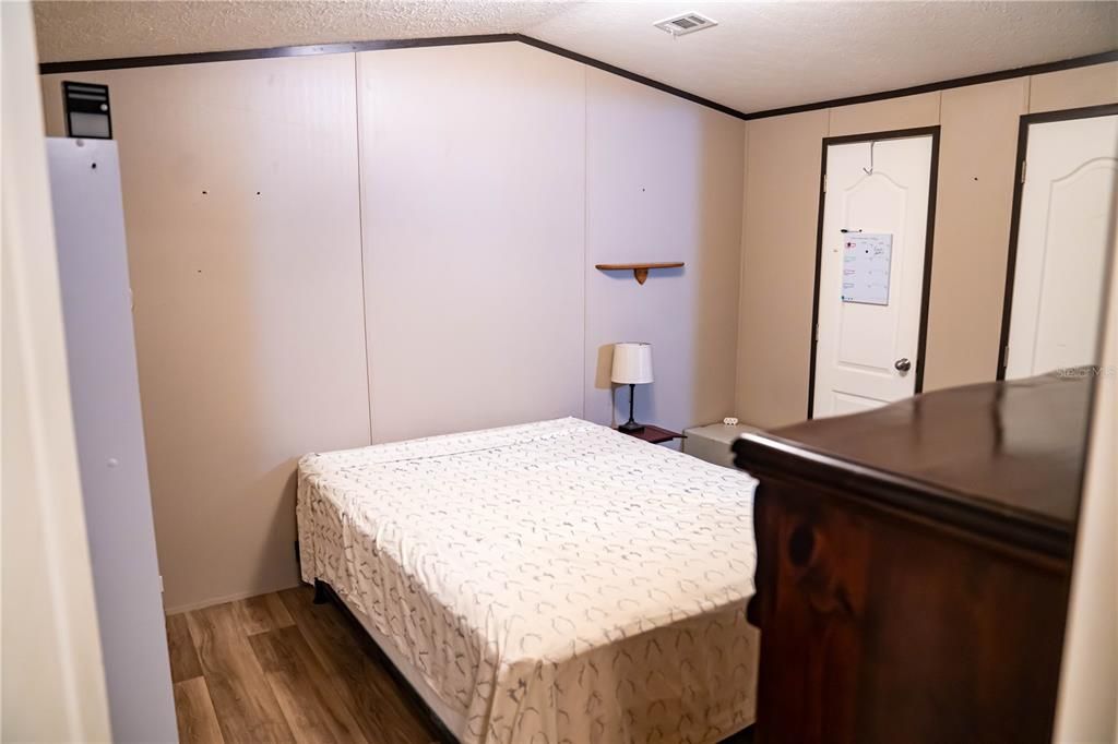 For Sale: $200,000 (3 beds, 2 baths, 1056 Square Feet)