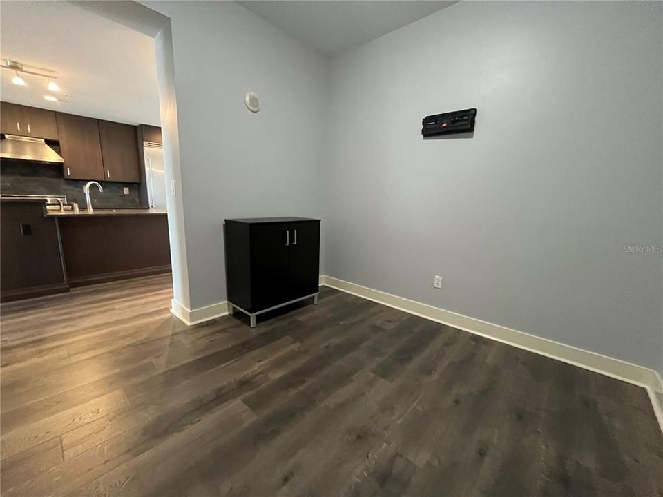 For Rent: $2,750 (2 beds, 1 baths, 1050 Square Feet)
