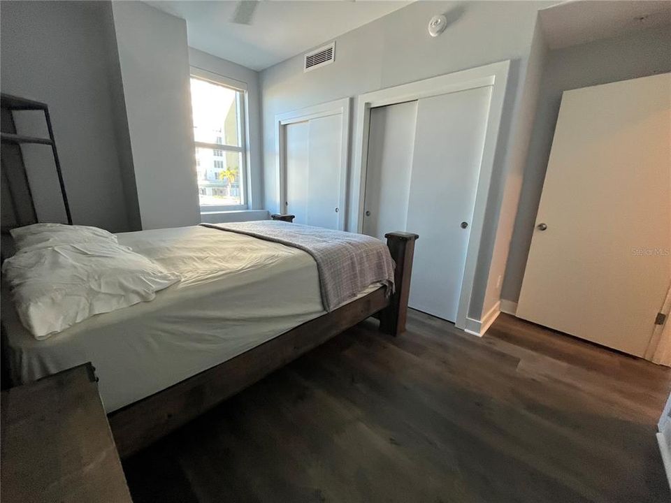 For Rent: $2,750 (2 beds, 1 baths, 1050 Square Feet)