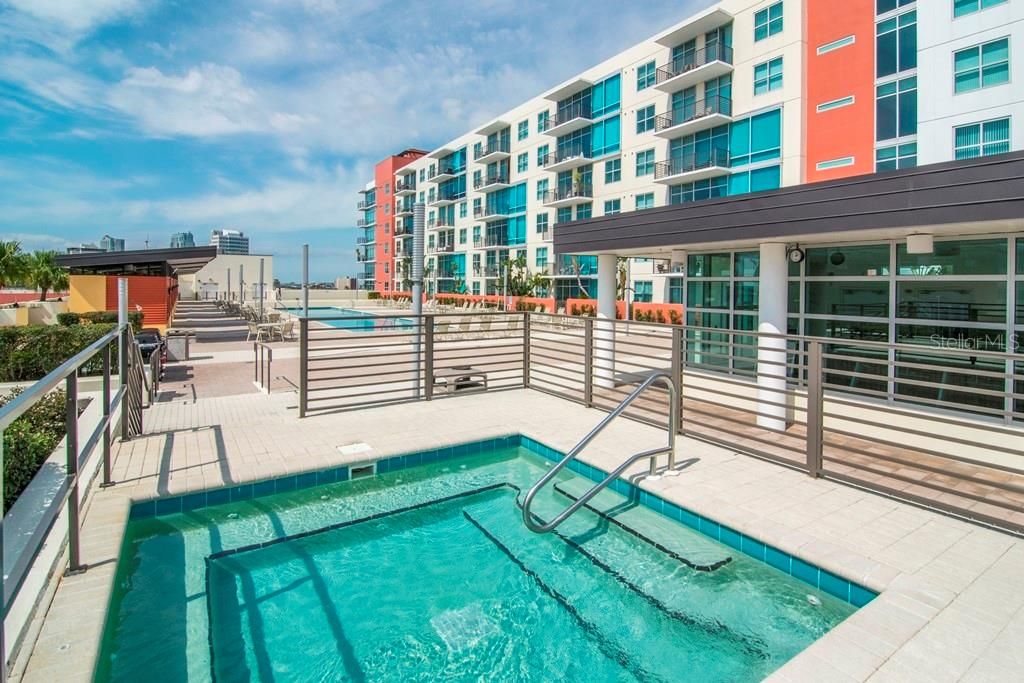 For Rent: $2,750 (2 beds, 1 baths, 1050 Square Feet)