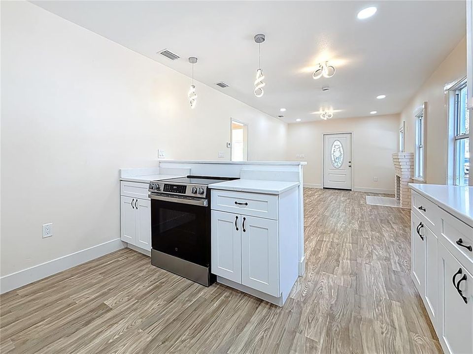 For Sale: $625,000 (2 beds, 2 baths, 1000 Square Feet)