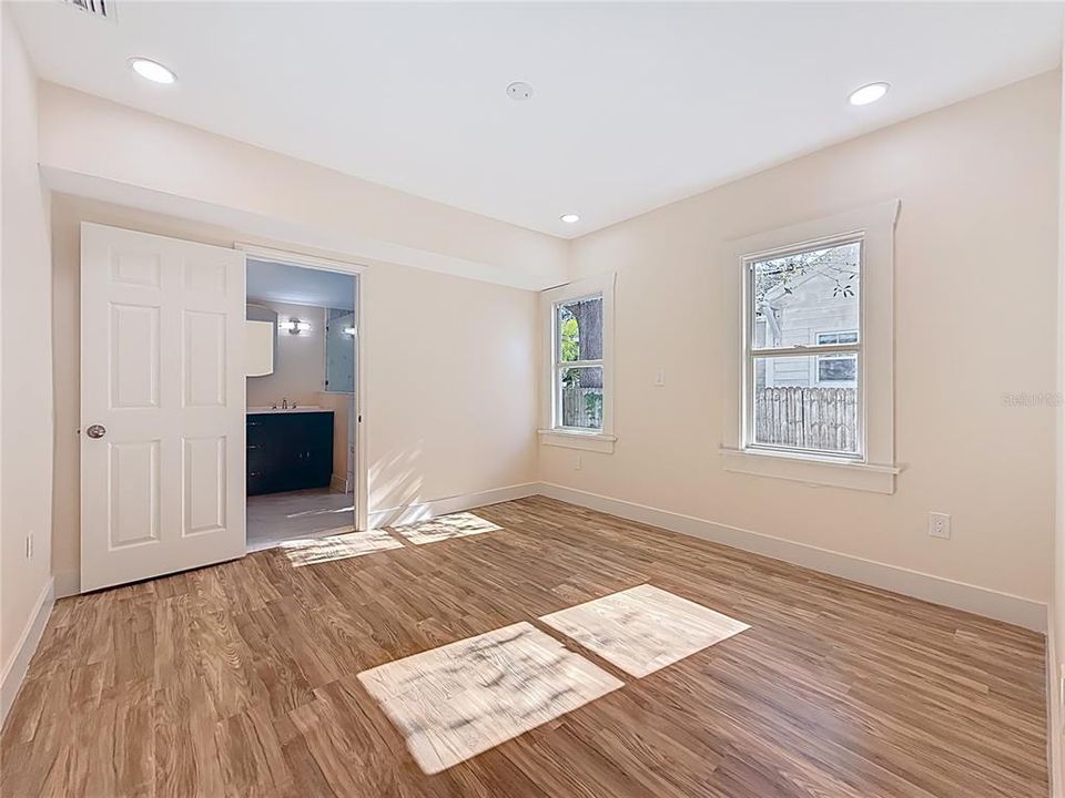 For Sale: $625,000 (2 beds, 2 baths, 1000 Square Feet)