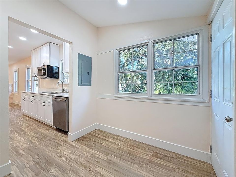 For Sale: $625,000 (2 beds, 2 baths, 1000 Square Feet)