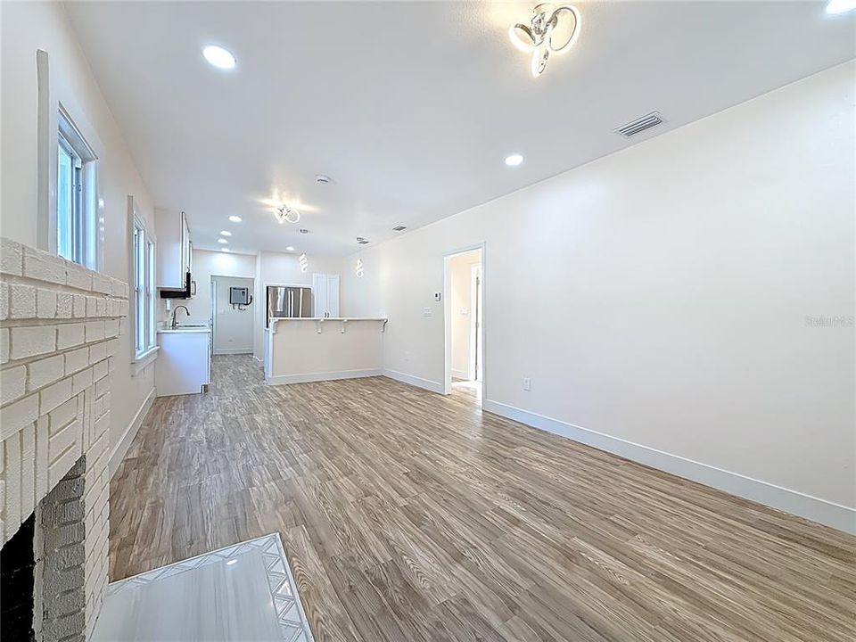 For Sale: $625,000 (2 beds, 2 baths, 1000 Square Feet)