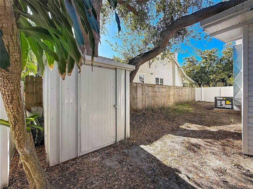 For Sale: $625,000 (2 beds, 2 baths, 1000 Square Feet)