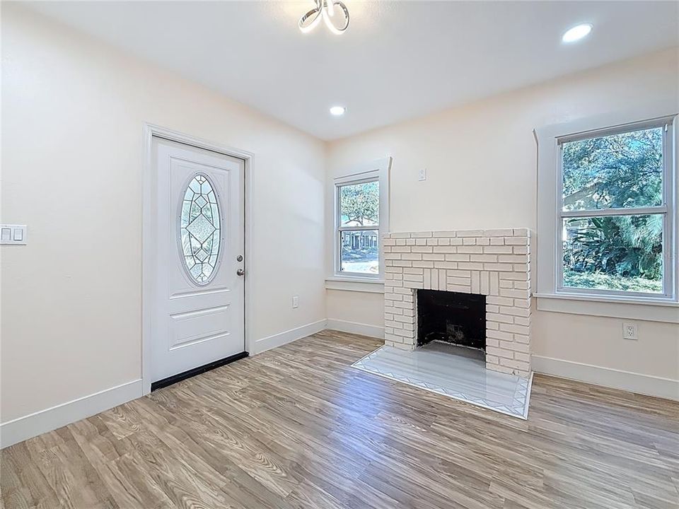 For Sale: $625,000 (2 beds, 2 baths, 1000 Square Feet)