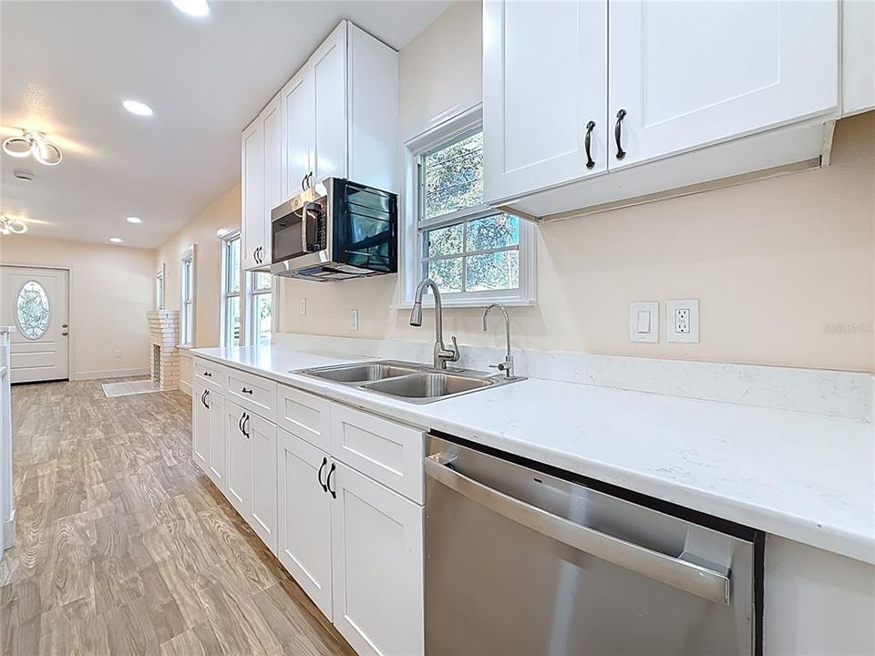 For Sale: $625,000 (2 beds, 2 baths, 1000 Square Feet)