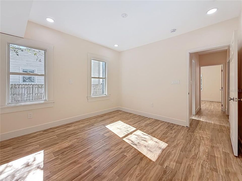 For Sale: $625,000 (2 beds, 2 baths, 1000 Square Feet)