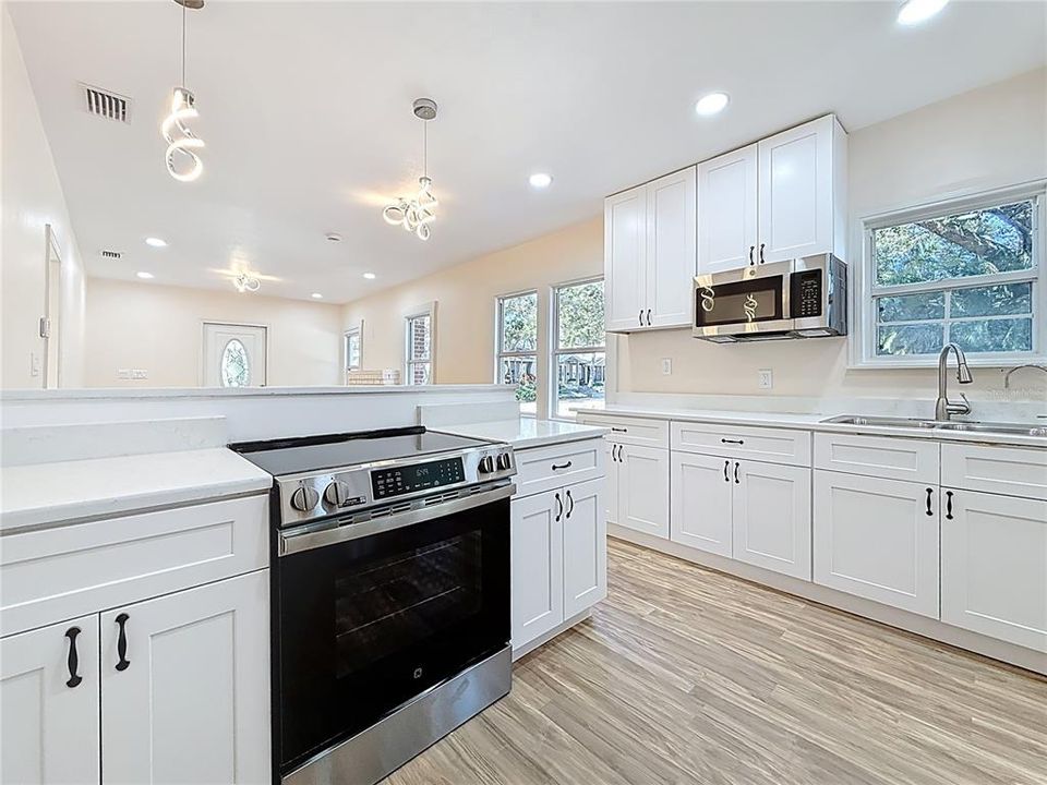 For Sale: $625,000 (2 beds, 2 baths, 1000 Square Feet)