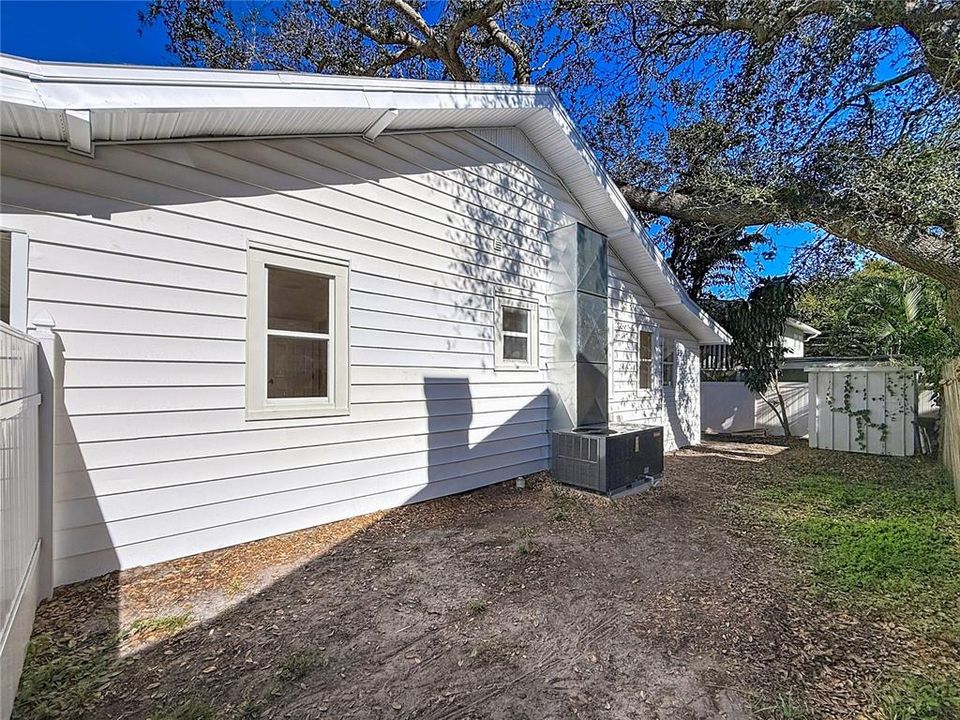 For Sale: $625,000 (2 beds, 2 baths, 1000 Square Feet)