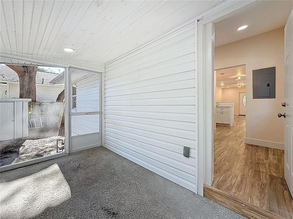 For Sale: $625,000 (2 beds, 2 baths, 1000 Square Feet)