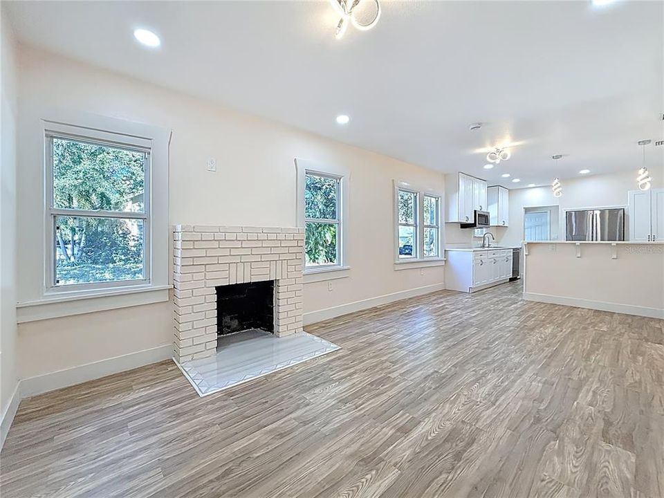 For Sale: $625,000 (2 beds, 2 baths, 1000 Square Feet)