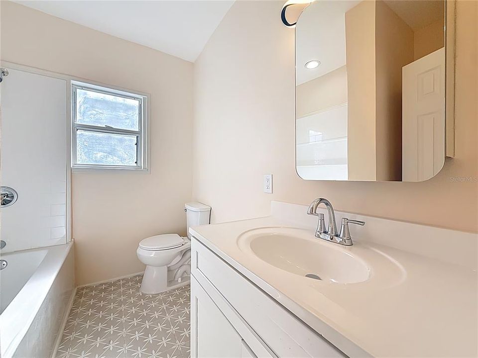 For Sale: $625,000 (2 beds, 2 baths, 1000 Square Feet)