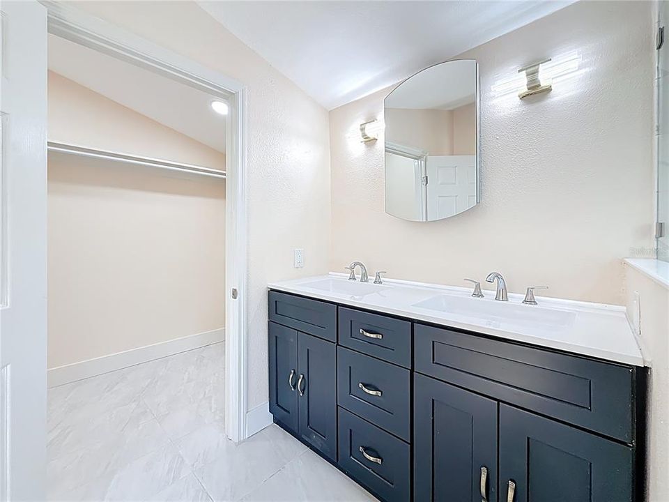 For Sale: $625,000 (2 beds, 2 baths, 1000 Square Feet)