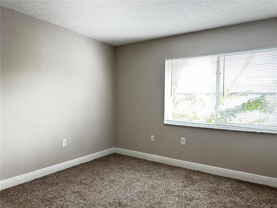 待售: $115,000 (2 贝兹, 2 浴室, 976 平方英尺)