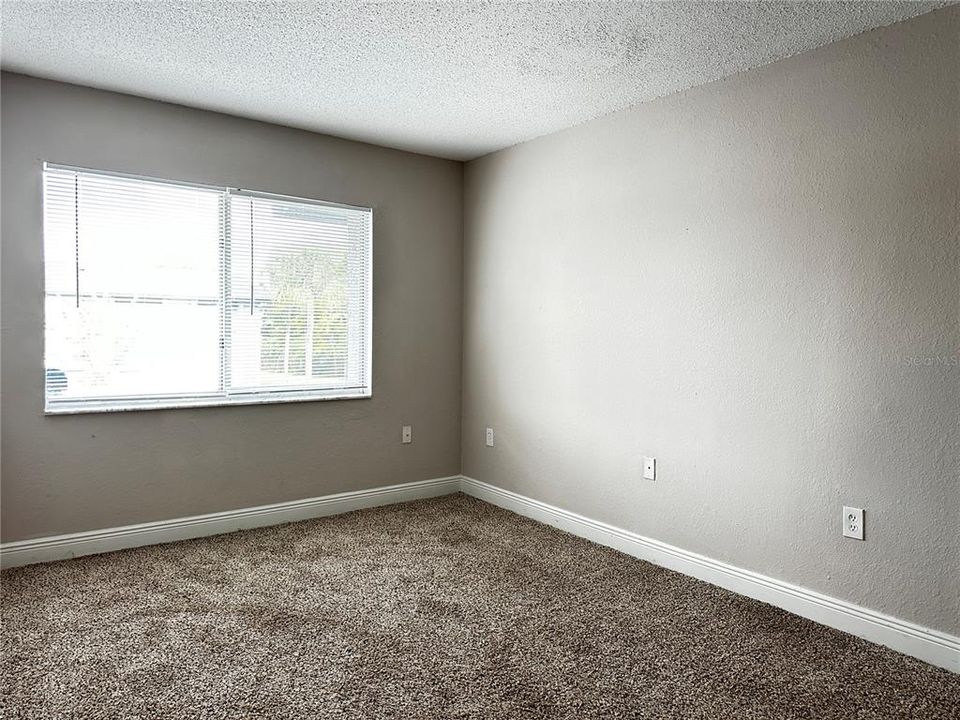 待售: $115,000 (2 贝兹, 2 浴室, 976 平方英尺)