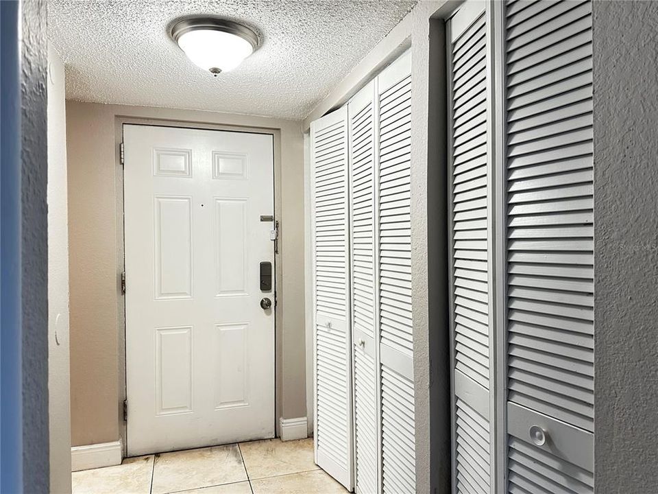 待售: $115,000 (2 贝兹, 2 浴室, 976 平方英尺)