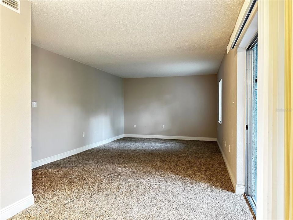 待售: $115,000 (2 贝兹, 2 浴室, 976 平方英尺)