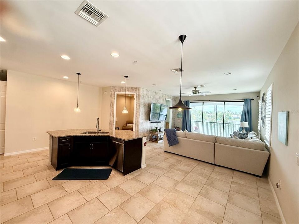 En Venta: $368,900 (3 camas, 2 baños, 1661 Pies cuadrados)