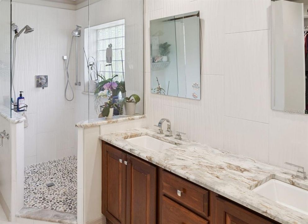 For Sale: $559,900 (3 beds, 2 baths, 2504 Square Feet)