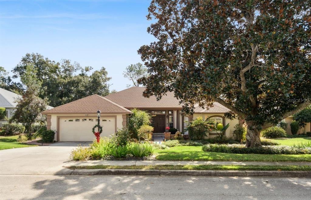 For Sale: $559,900 (3 beds, 2 baths, 2504 Square Feet)