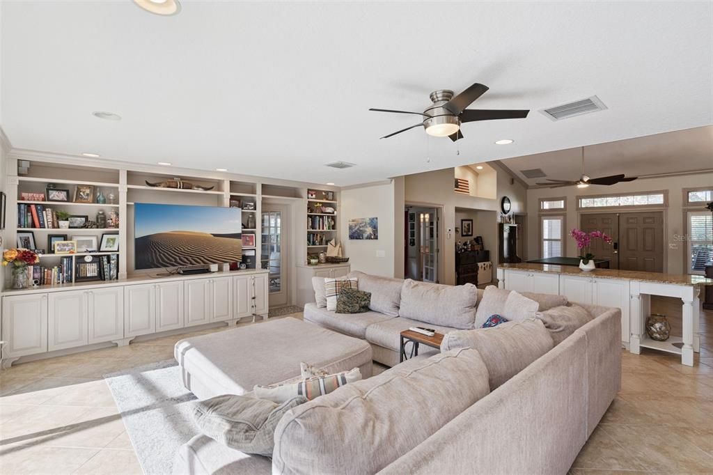 For Sale: $559,900 (3 beds, 2 baths, 2504 Square Feet)